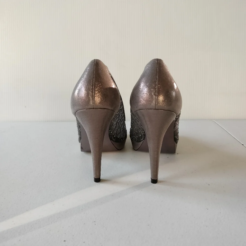 Adrianna Papell Foxy Silver Embellished Mesh Heels Pumps 8.5 Wedding Formal